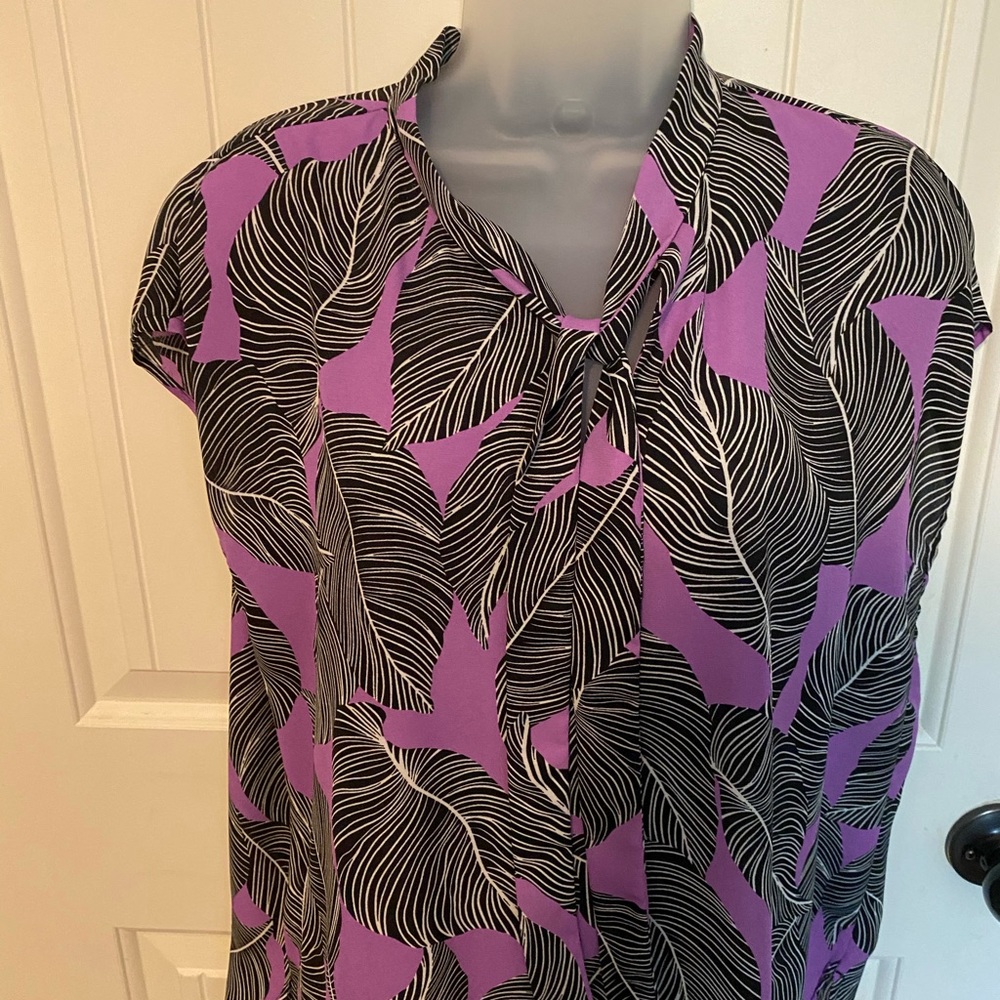 Beautiful blouse - Picture 2 of 5